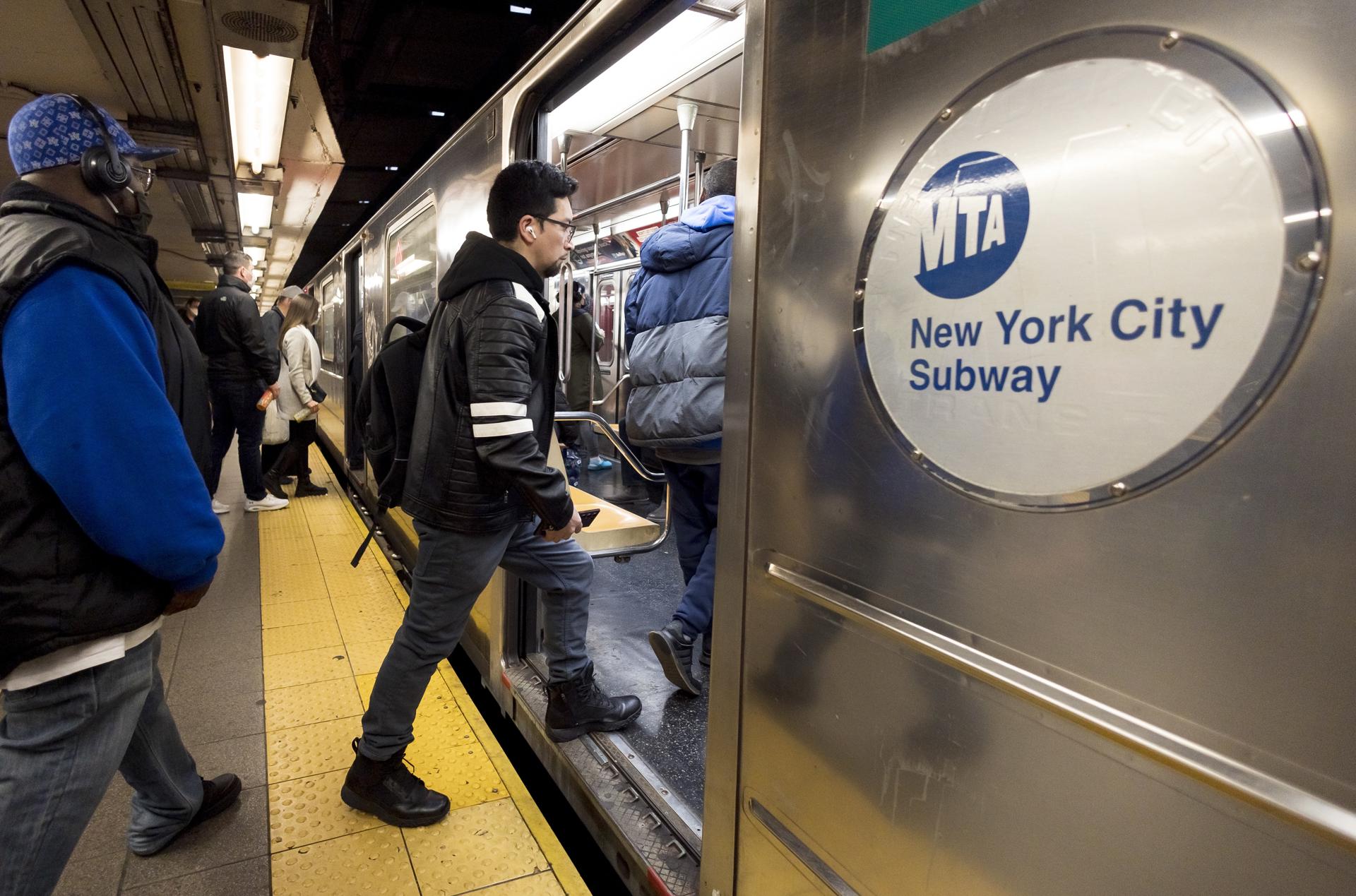 Nueva York registró en 2022 una cifra récord de 690 millones de dólares en impago de metro y autobús