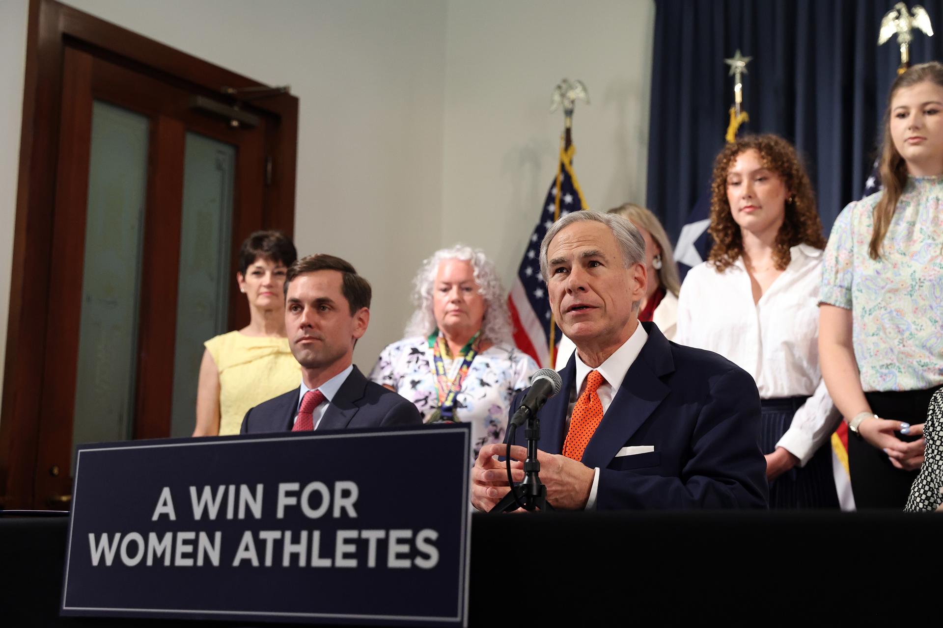 Texas (EE.UU.) prohibió a los universitarios trans participar en deportes de mujeres