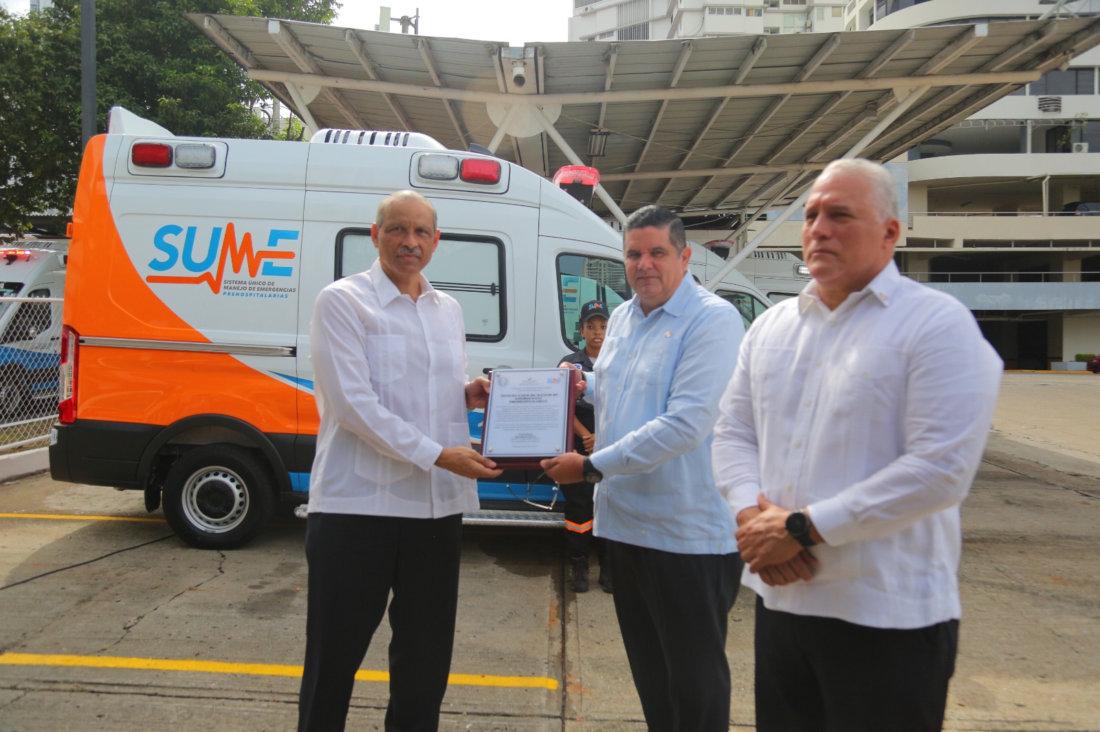 Minseg entregó siete nuevas ambulancias al SUME