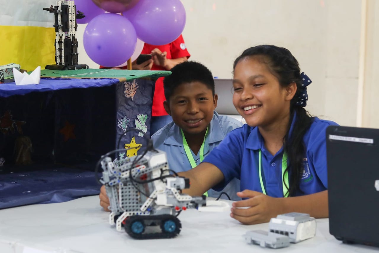 En la VI Olimpiada Regional de Robótica, estudiantes bocatoreños presentaron sus proyectos