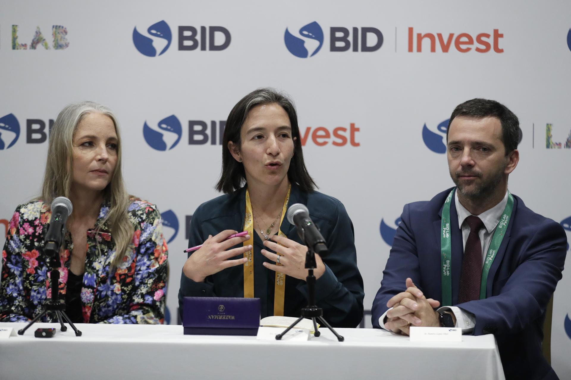 El presidente del BID señala tres desafíos de América Latina que la innovación puede resolver