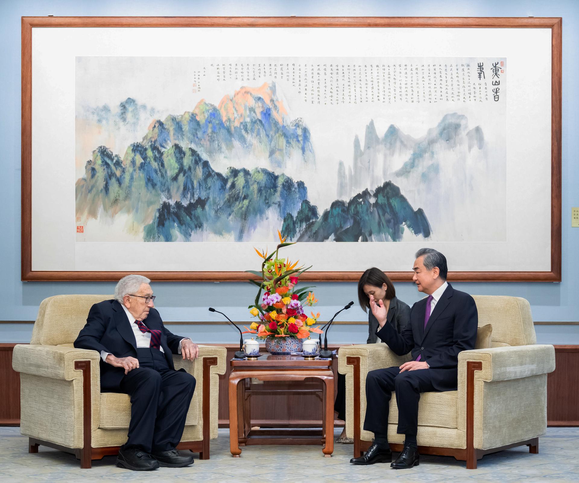 Kissinger, "viejo amigo" de China, visita Pekín entre intentos para reparar las relaciones