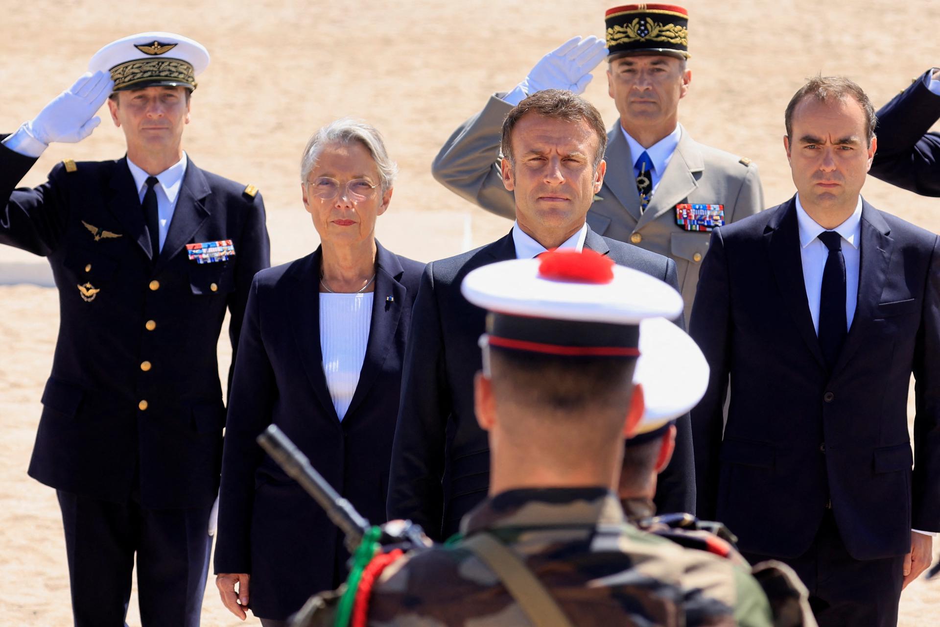 Macron elogió el espíritu de sacrificio de los soldados que liberaron Francia