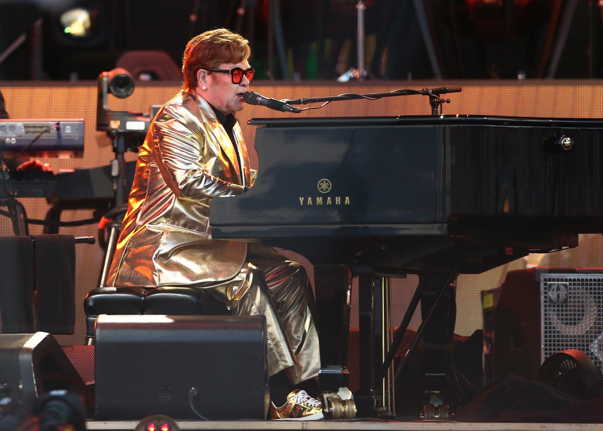Elton John se despidió de los escenarios tras "52 años de pura alegría tocando música"