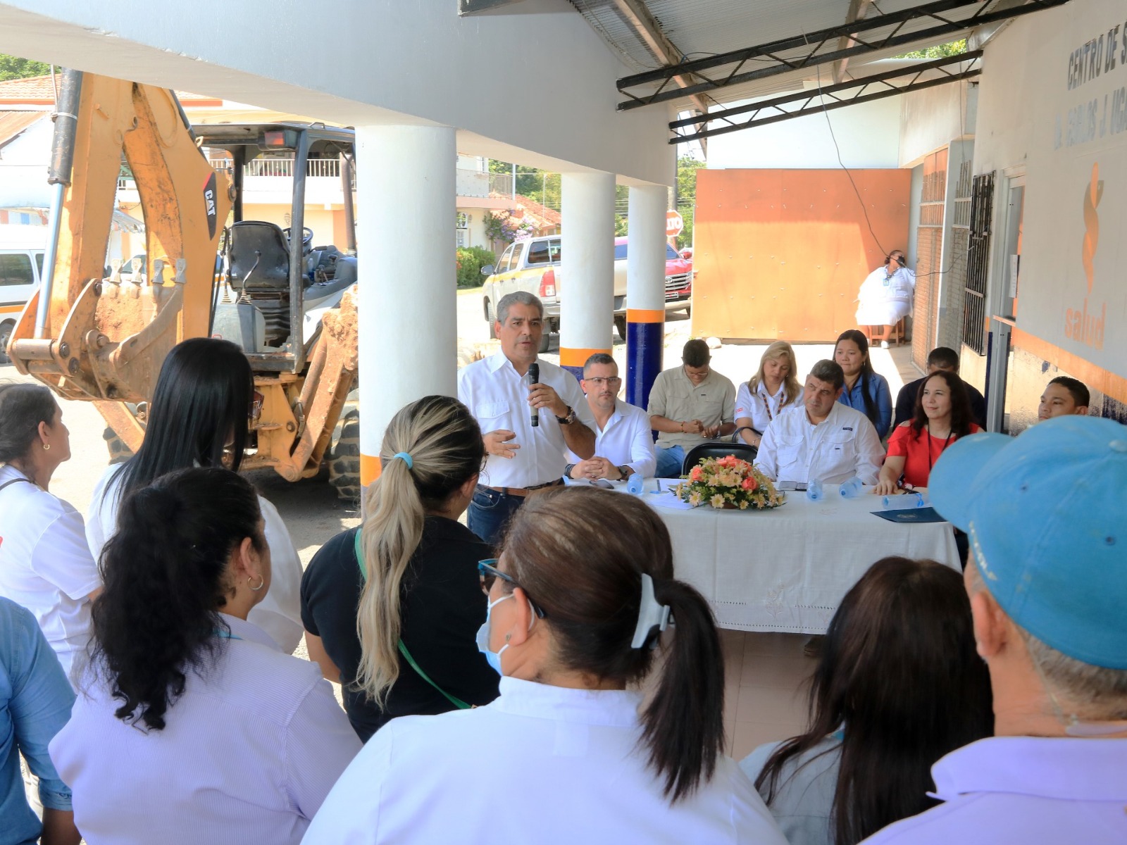 Entregan orden de proceder para la construcción del nuevo Centro de Salud de Guararé