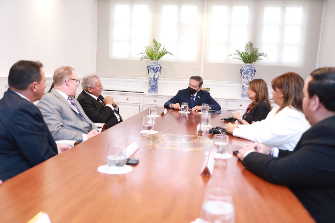 Presidente Cortizo Cohen recibió la visita de John Maxwell, experto en liderazgo