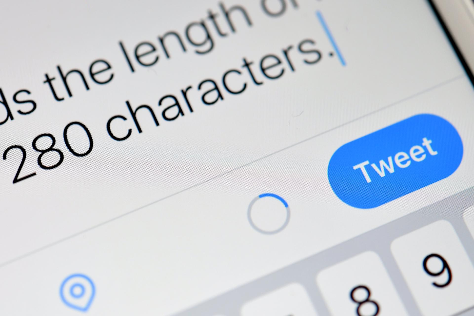 Twitter explicó que sus restricciones buscan combatir “bots” que recaban datos para la IA