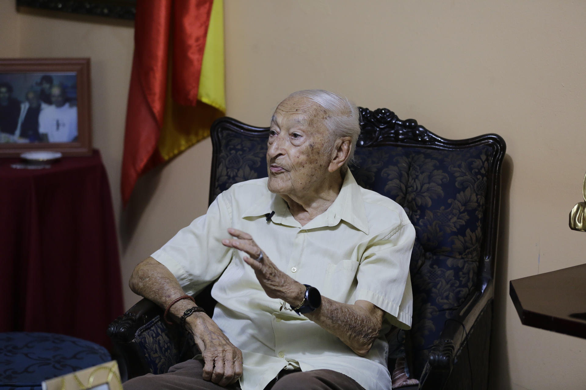 El español de 96 años Atilano Alonso, "contentísimo" al votar en Panamá por primera vez