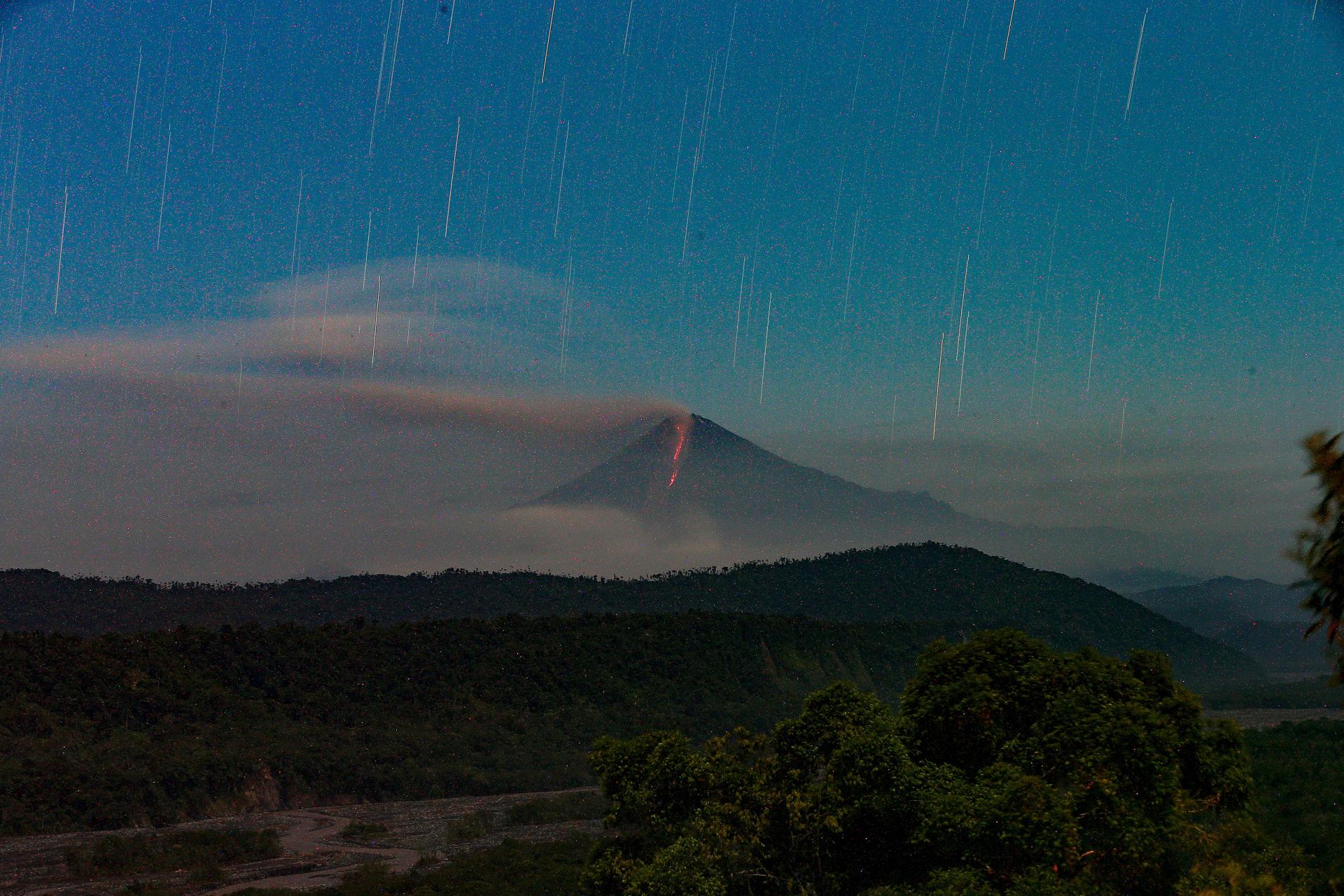 Cerca de 40 explosiones cada hora se registran en el volcán ecuatoriano Sangay