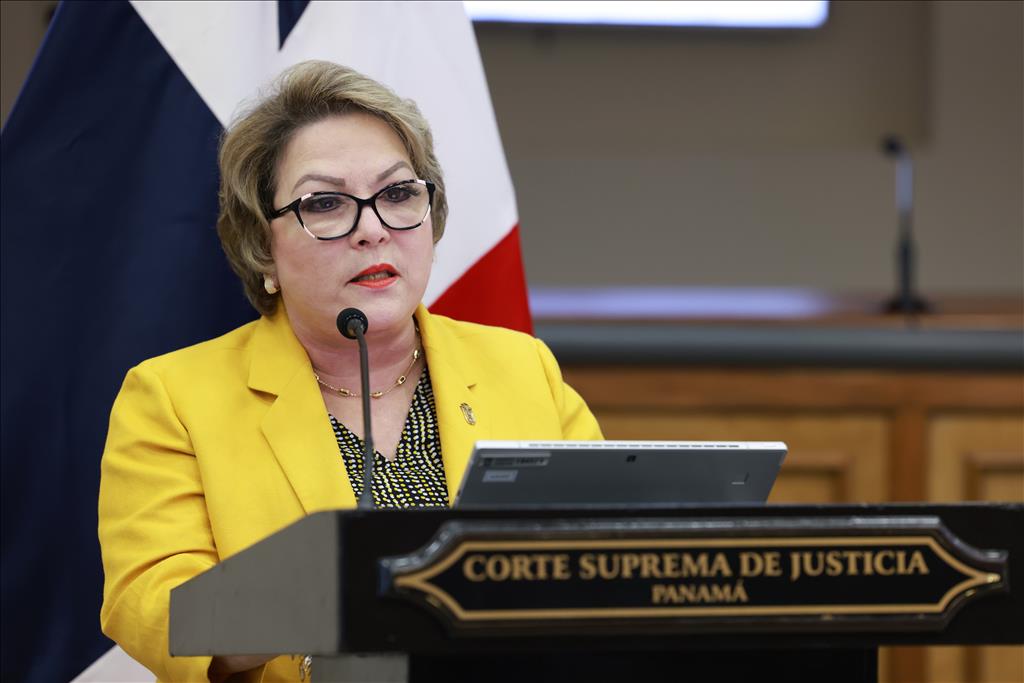 María Eugenia López se reelige como presidenta de la CSJ