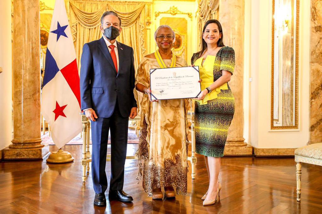 Presidente entregó, por primera vez, medalla Cecil Haynes en honor a los afropanameños