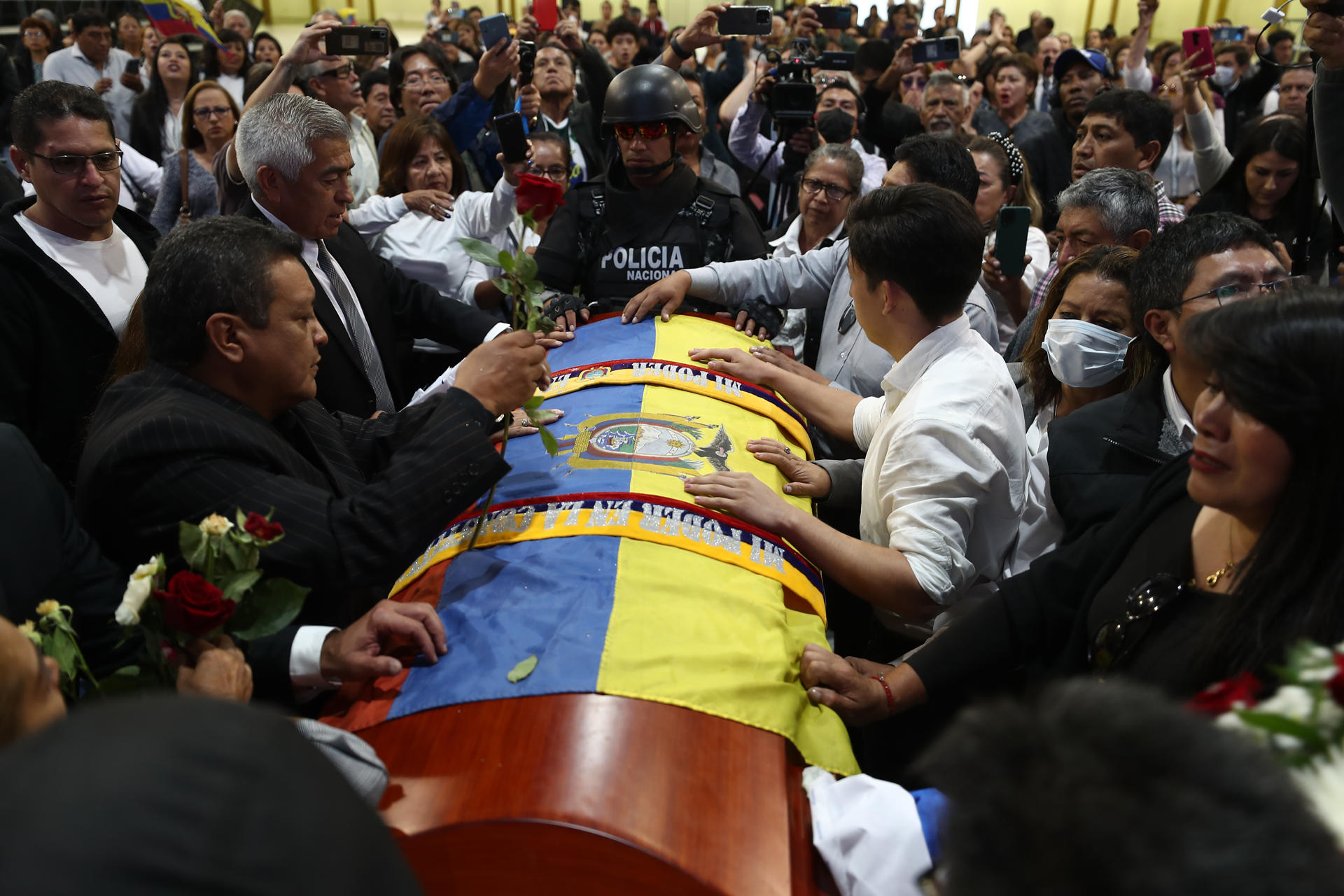 El candidato ecuatoriano Villavicencio tendrá un velatorio público antes de ser enterrado