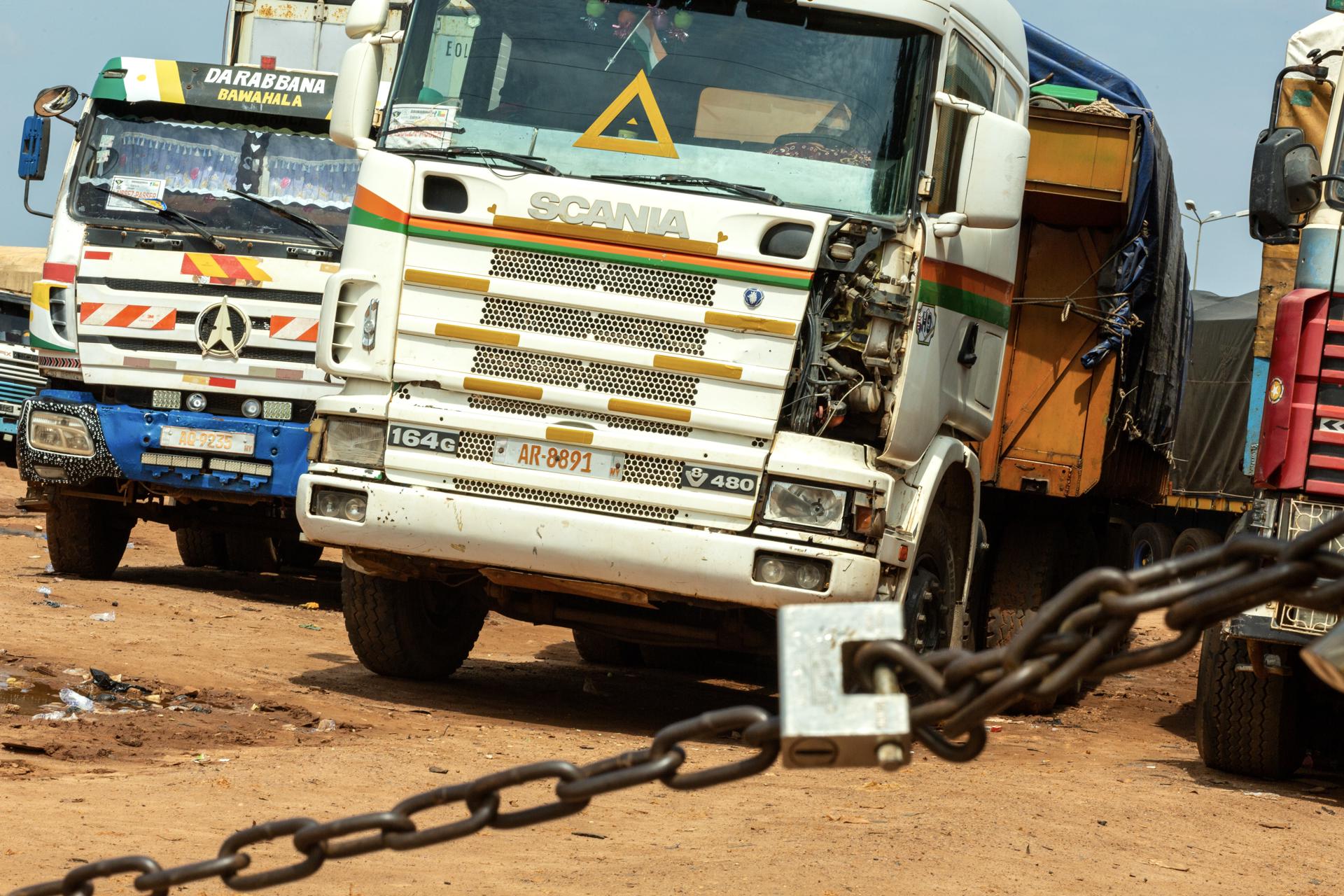Más de 300 camiones de suministro llegaron a Níger desde Burkina Faso pese a las sanciones