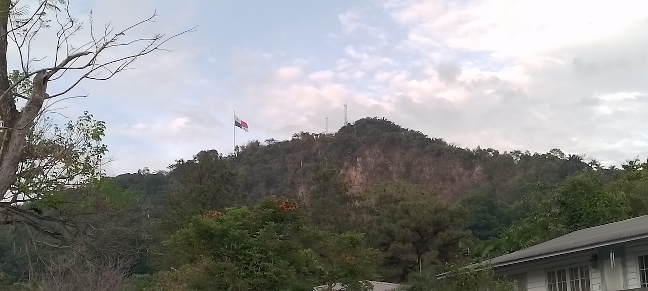 MEF informó acerca del reemplazo de la bandera nacional que ondea en cerro Ancón