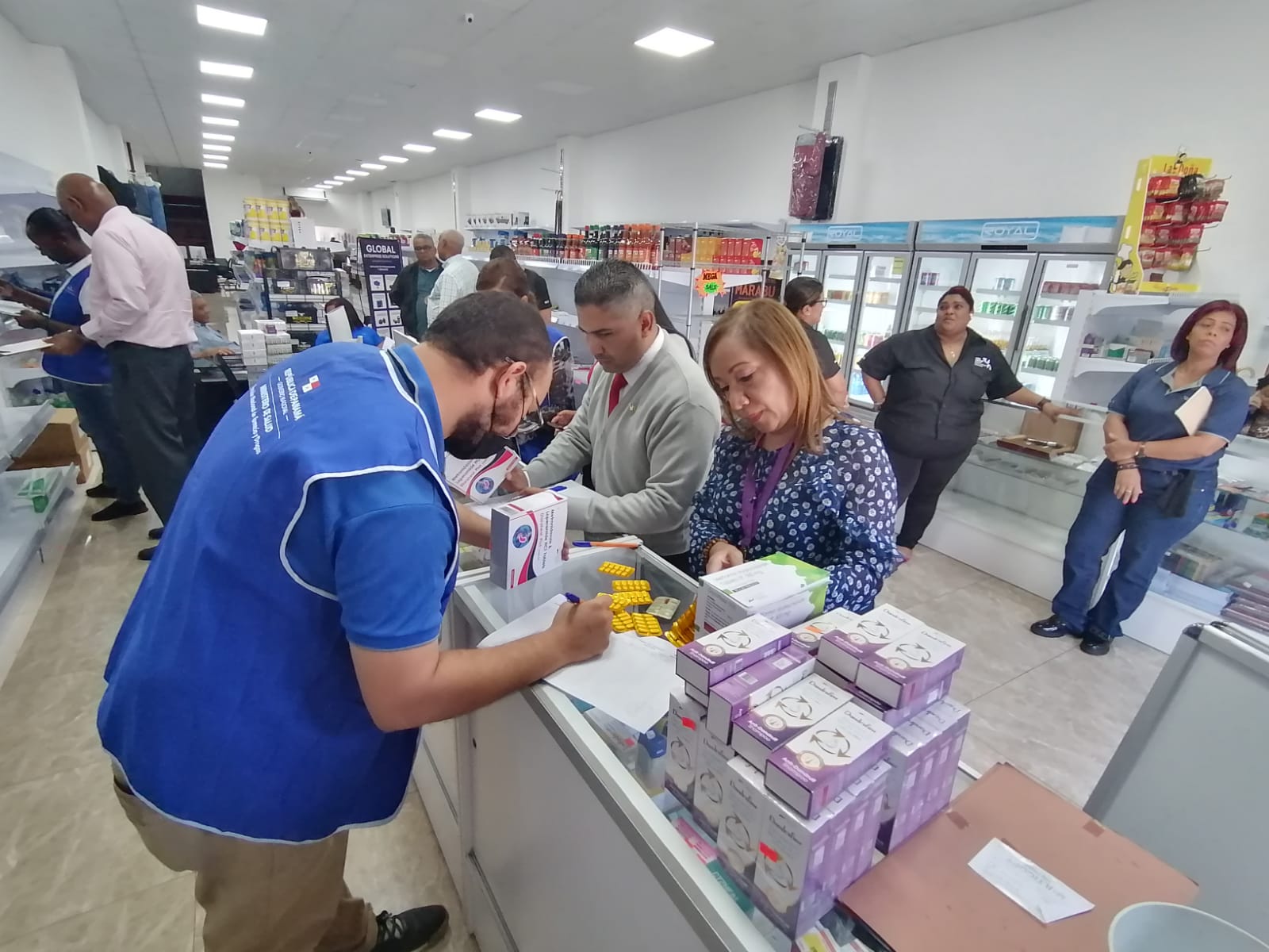 MINSA desmanteló farmacia clandestina en Colón