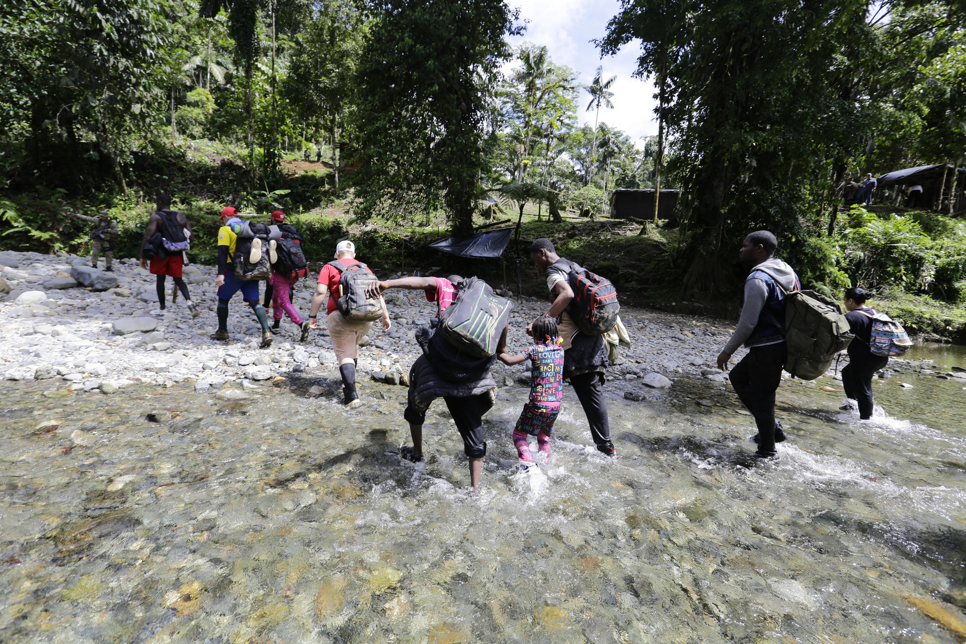 Panamá alista medidas ante la explosión migratoria: 320.098 personas cruzaron el Darién este año
