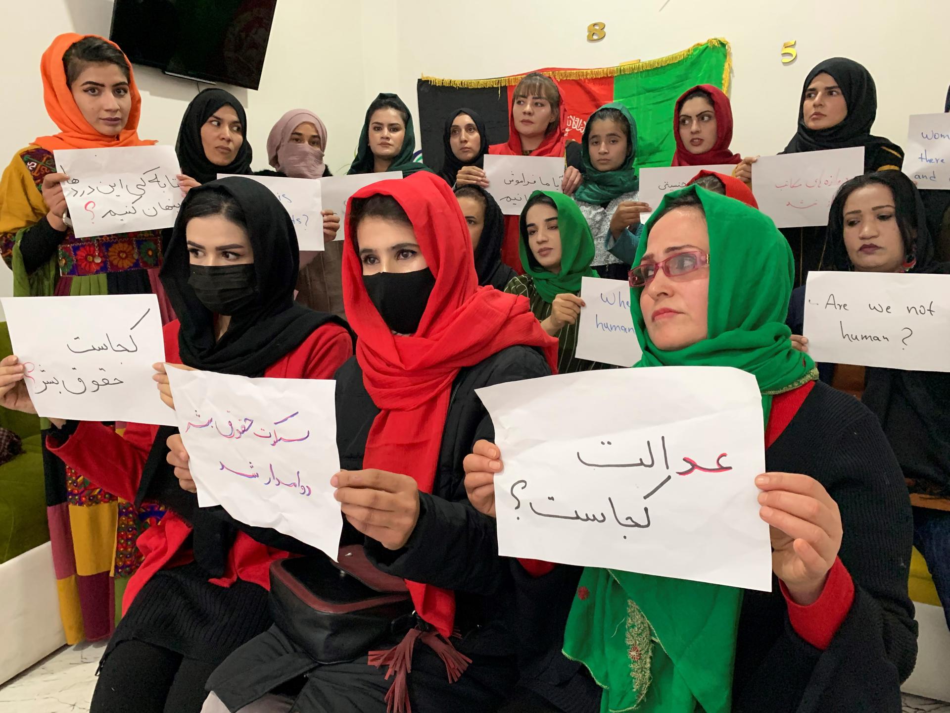 Los talibanes agitan las críticas con el veto de las mujeres a un parque nacional