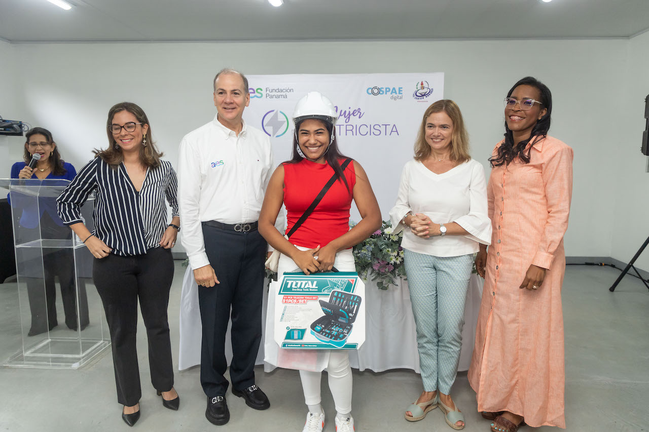 “Soy Mujer Electricista”, nuevo programa ejecutado por Fundación AES Panamá, apoyado ITDB y CoSPAE