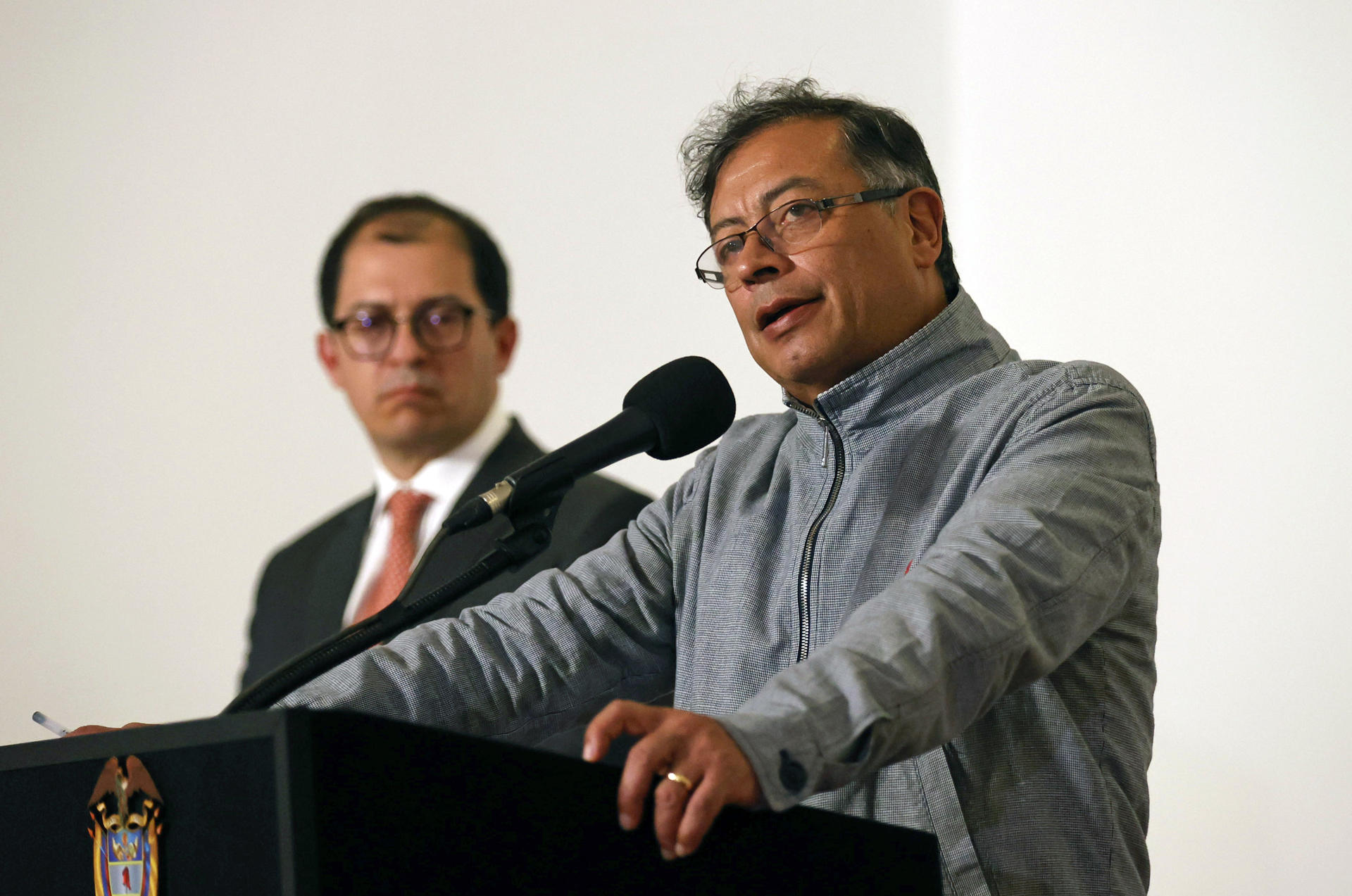 Petro se reúne con el fiscal colombiano por amenazas de la guerrilla del ELN