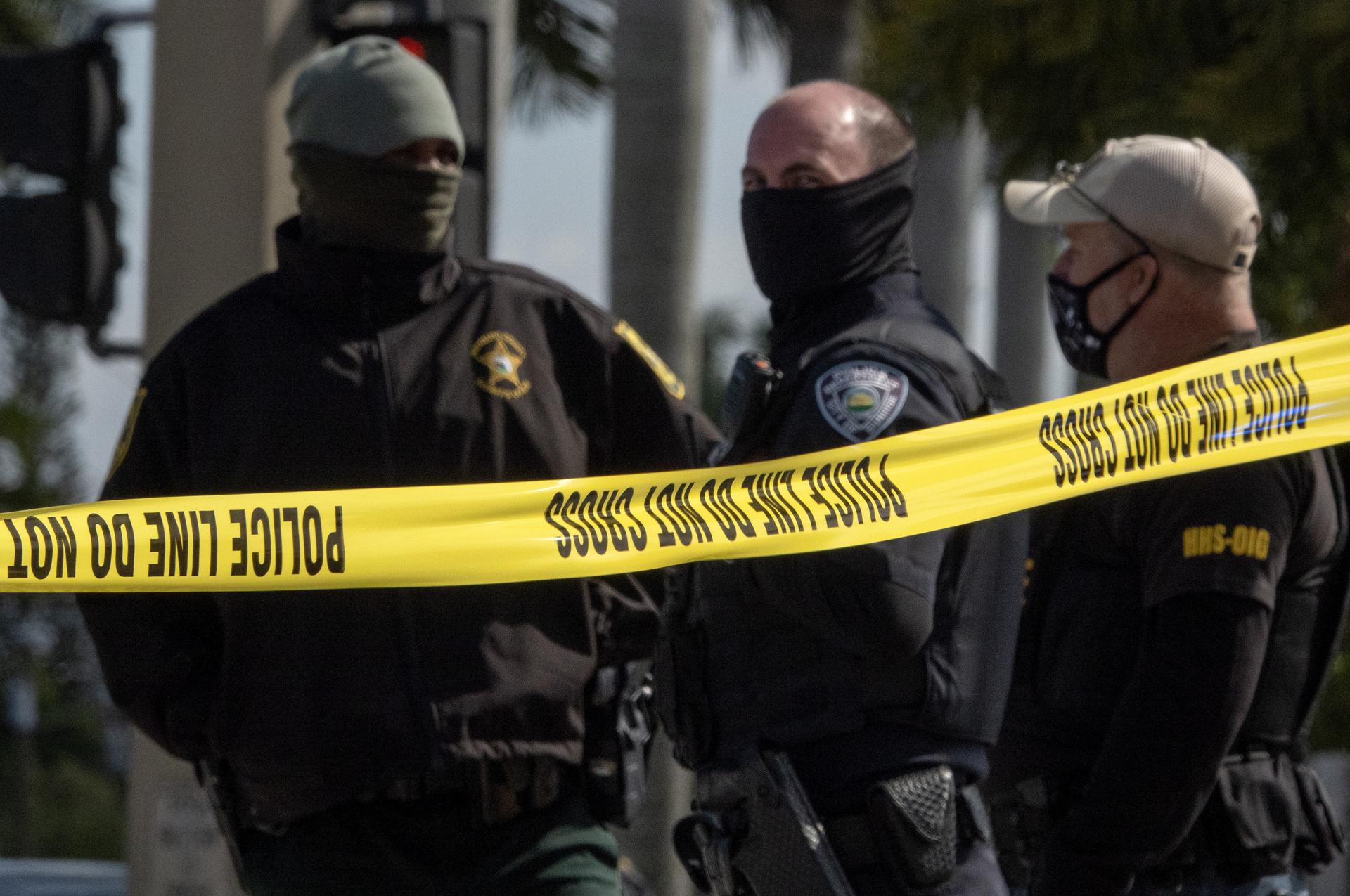 Un supremacista blanco mata a tres personas en un tiroteo en Florida (EE.UU.) y luego se suicida