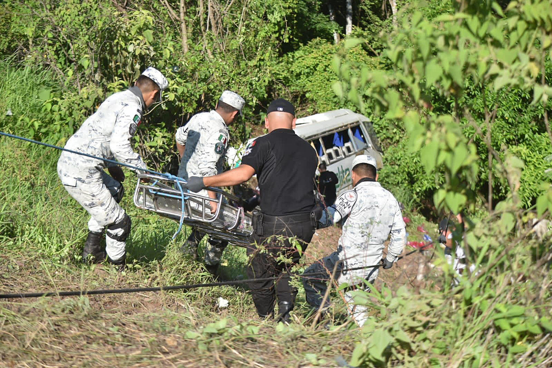 Sube a 17 el número de muertos en accidente carretero de México, incluyendo 5 extranjeros