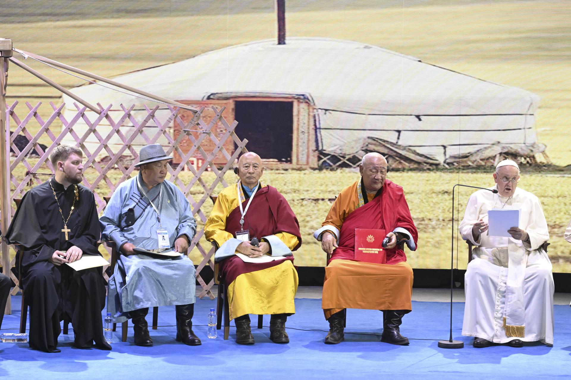 El papa celebró una misa para el pequeño rebaño católico de Mongolia
