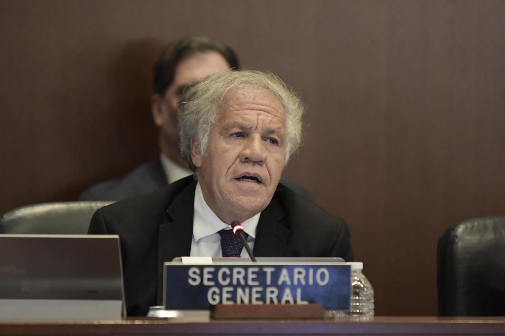 El secretario general de la OEA supervisa inicio de transición presidencial en Guatemala