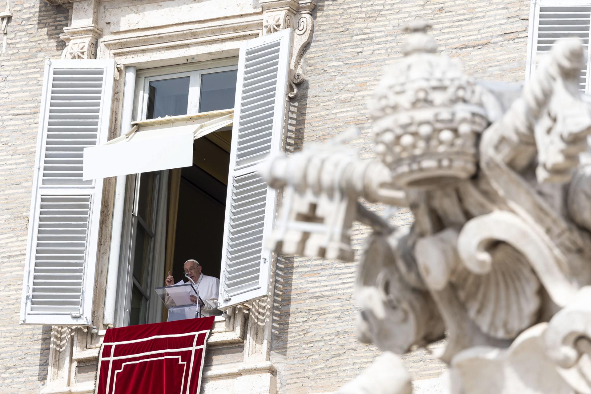 El papa pidió proteger la “dignidad humana” ante el "fenómeno migratorio"