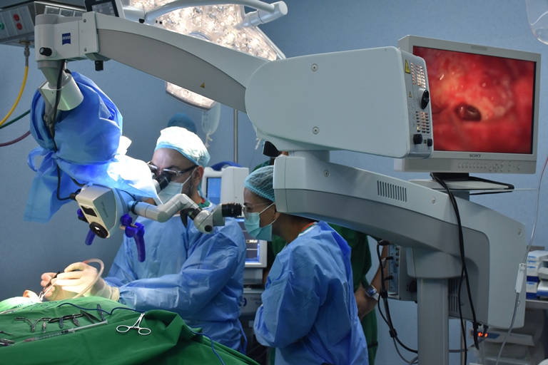Con tecnología de punta realizan implante coclear en Hospital “Irma de Lourdes Tzanetatos”