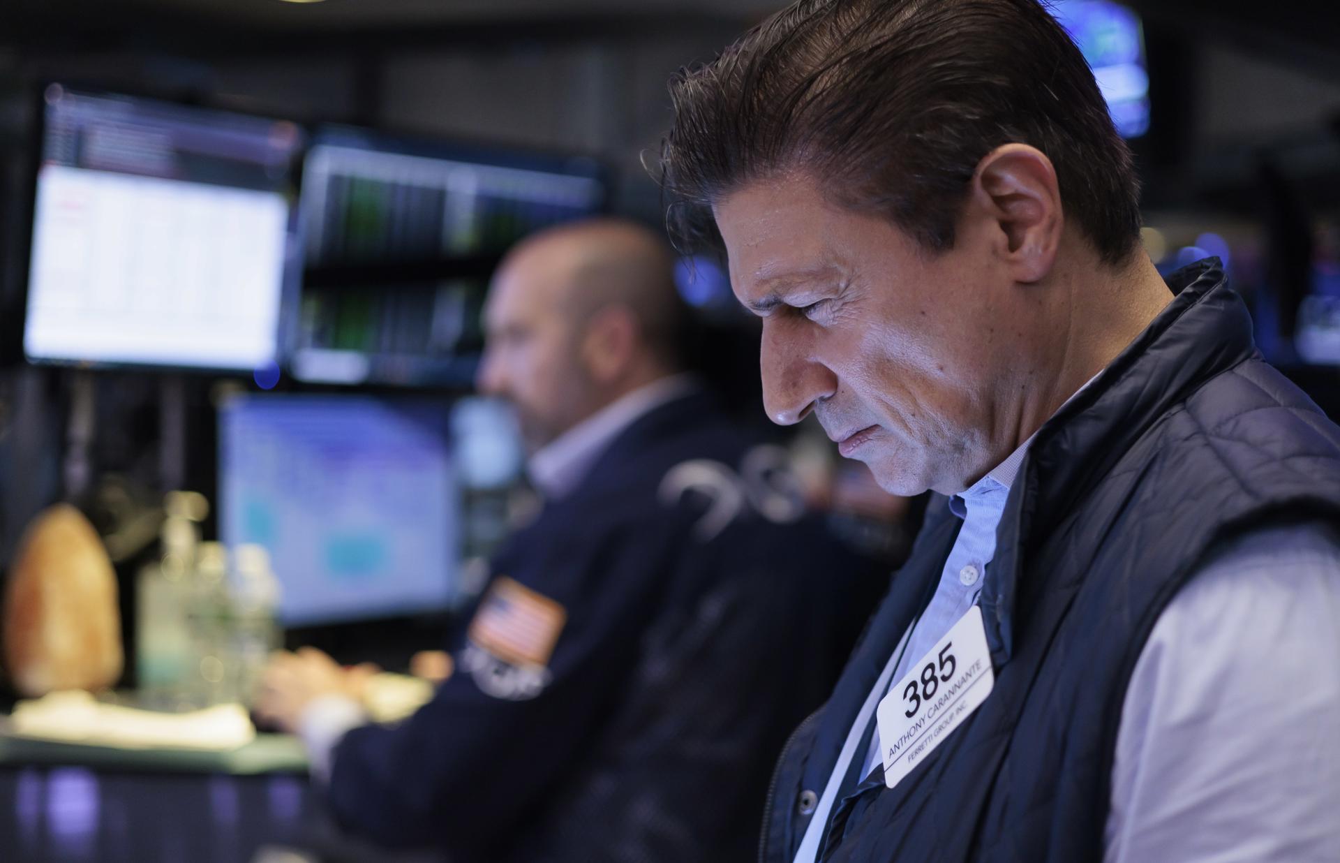 Wall Street cierra mixto y el Dow Jones baja 0,22 % tras evitarse el cierre del Gobierno