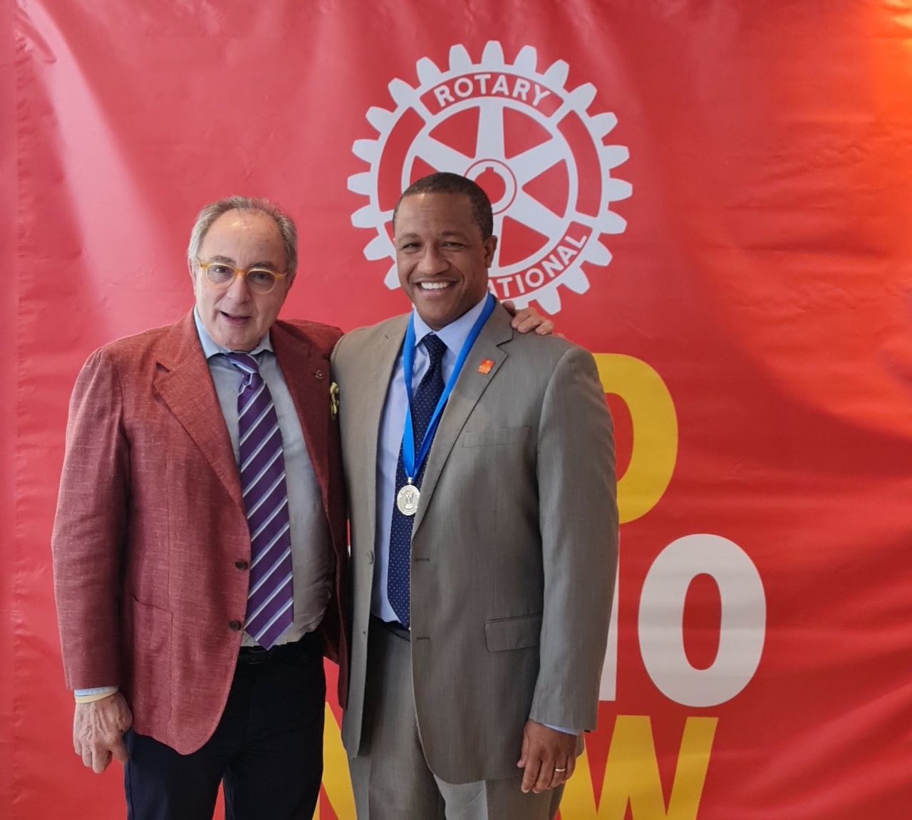El Dr. Amador Goodridge recibió distinción del Club Rotario de Panamá