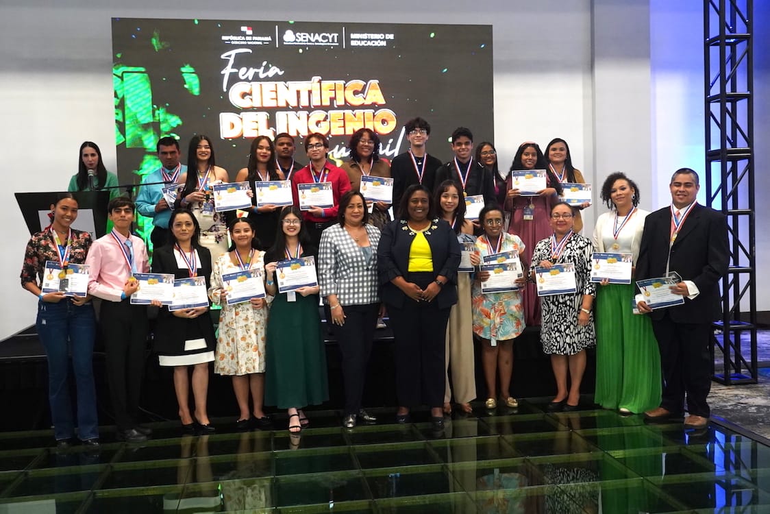 La Senacyt y el Meduca premiaron a jóvenes científicos y a docentes inspiradores