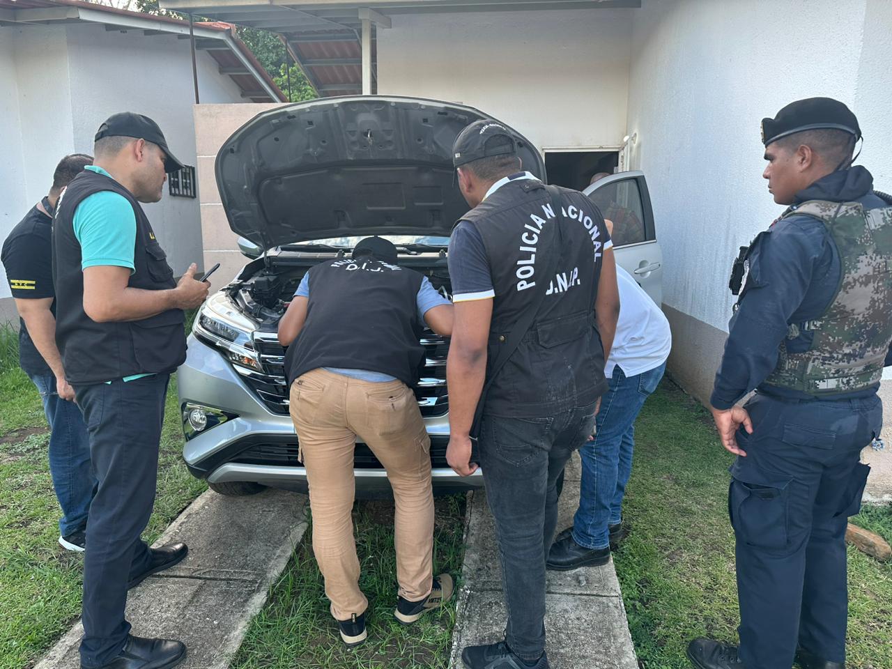 Autoridades recuperaron auto robado en Alcalde Díaz