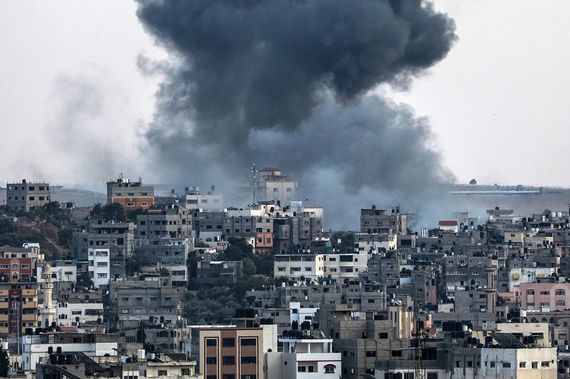 Israel prosigue con los ataques aéreos masivos en Gaza "para devastar a Hamás"
