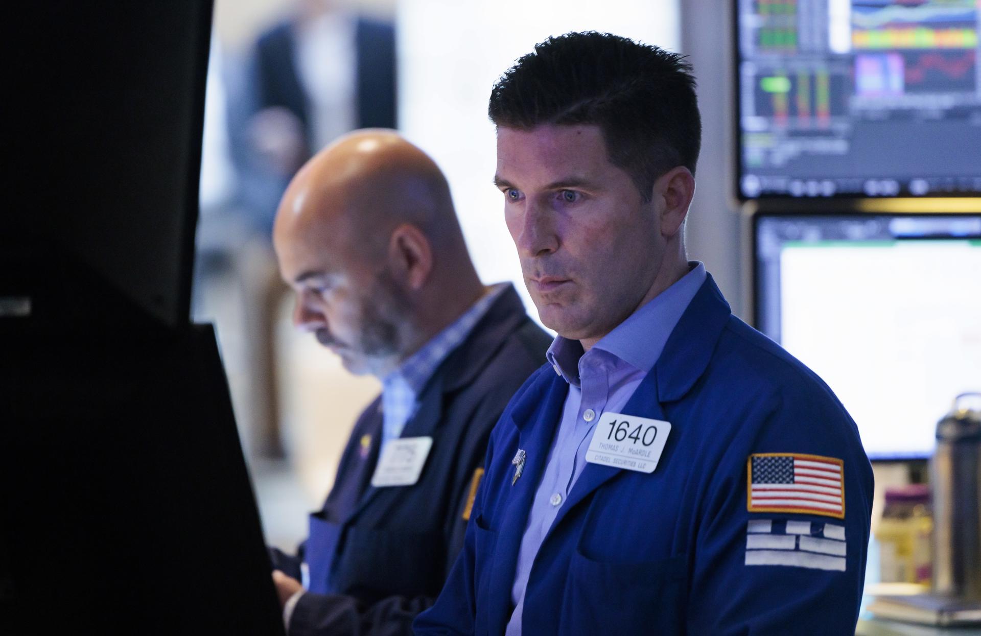Wall Street cerró semana en rojo a medida que aumenta la preocupación por subida de tipos