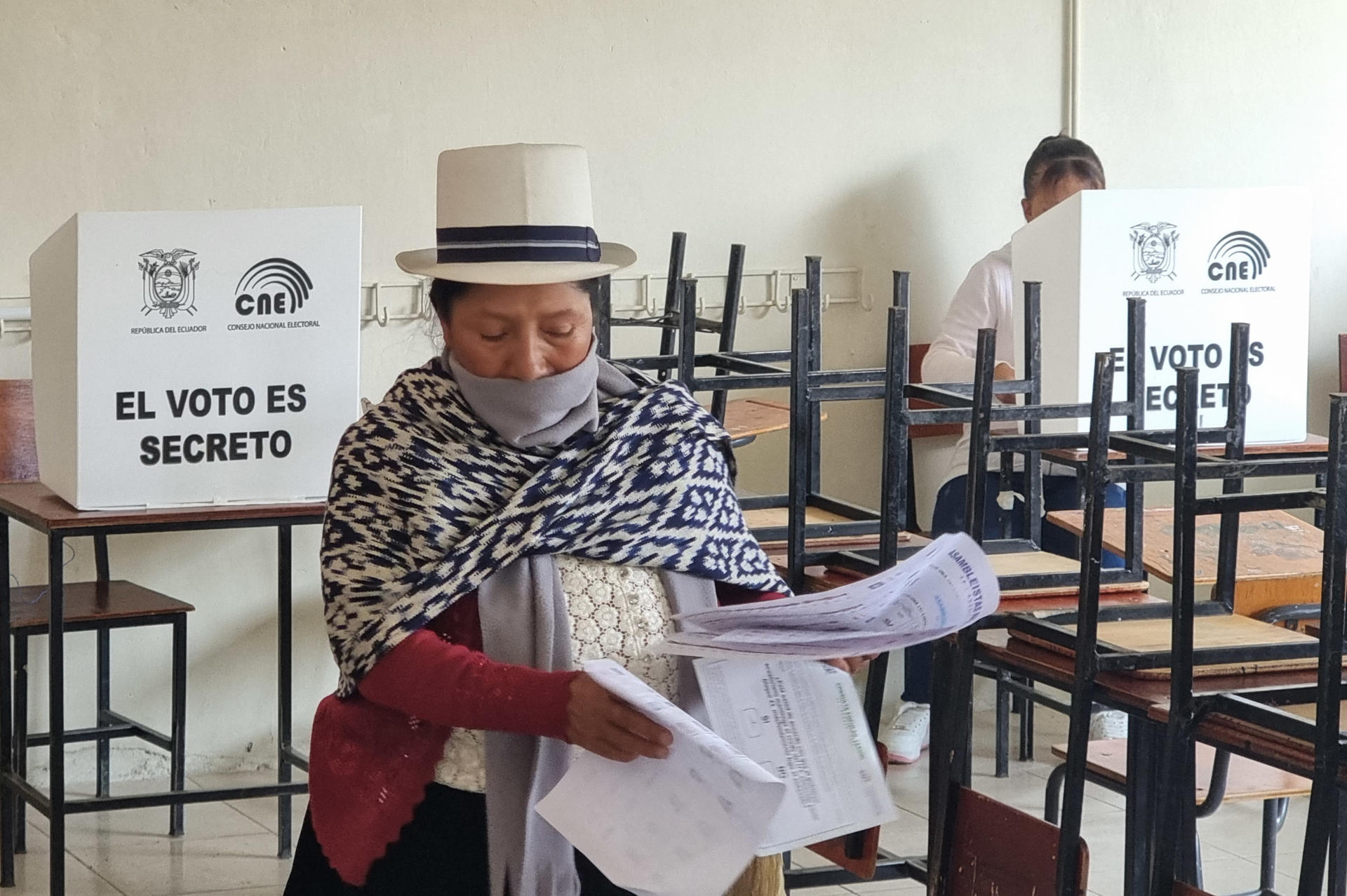 La autoridad electoral lideró el simulacro de las votaciones para el balotaje en Ecuador
