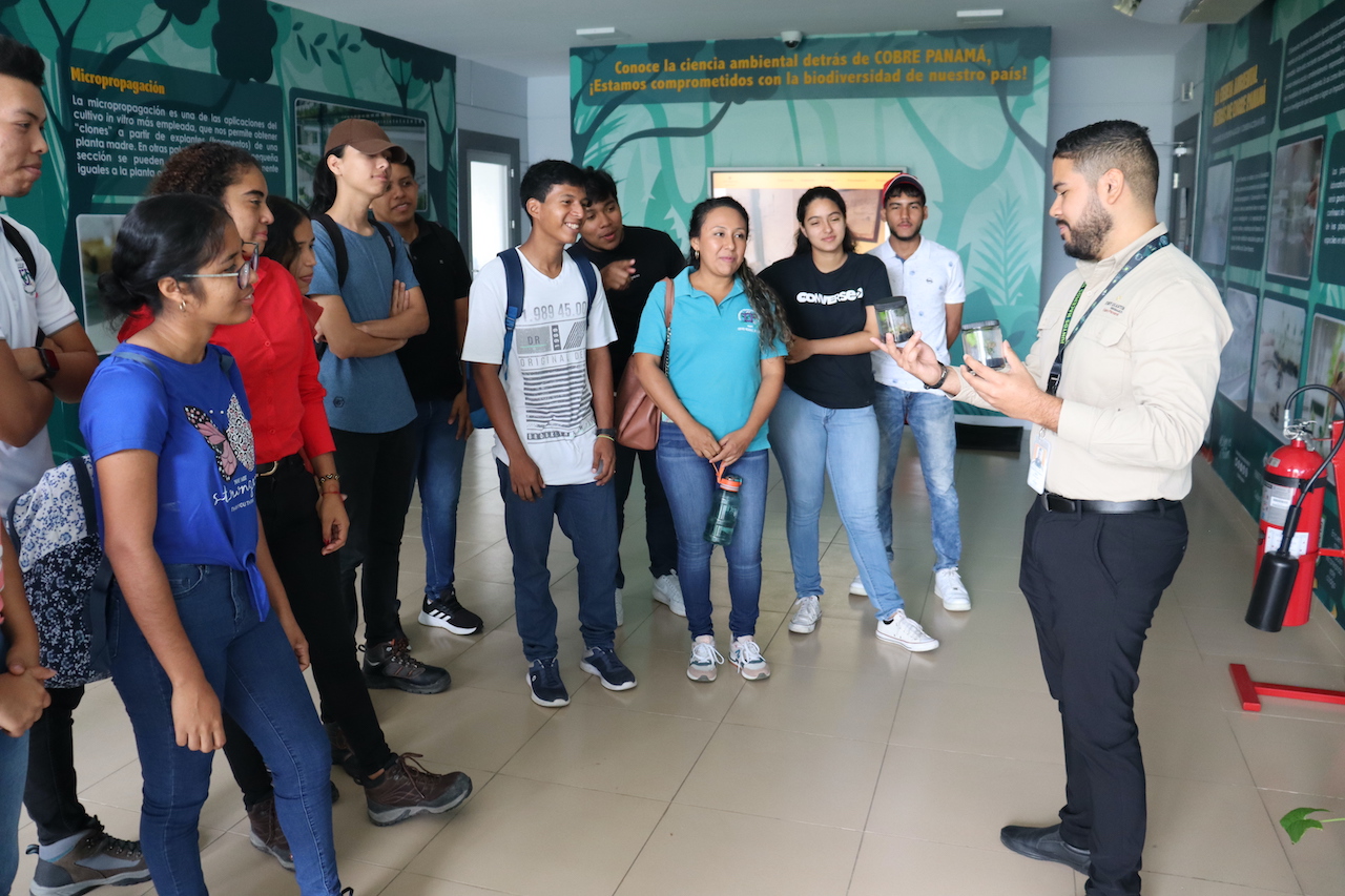Cobre Panamá sigue contribuyendo en la formación ambiental de estudiantes universitarios