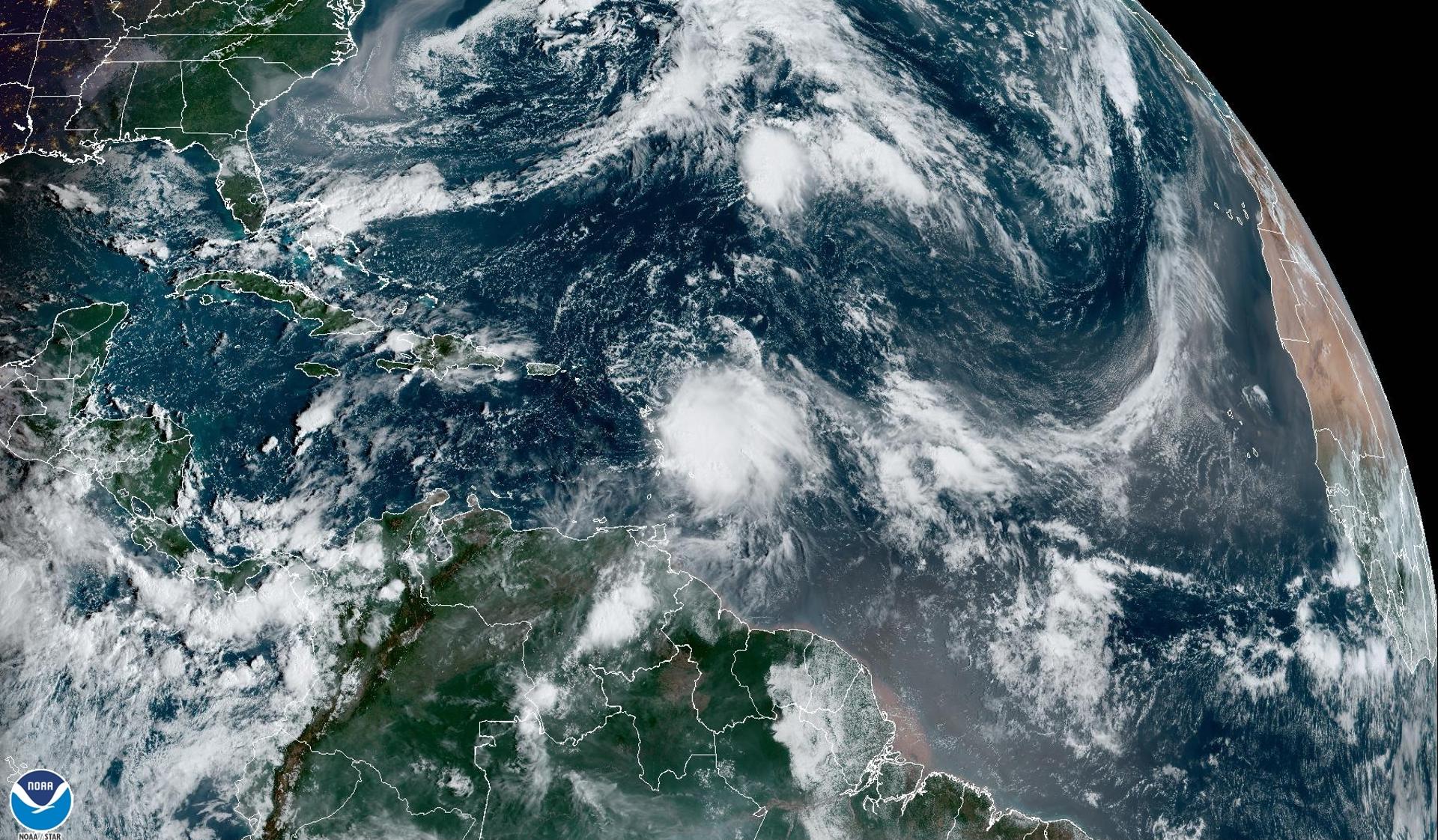El centro de la tormenta tropical Philippe tocó tierra en la isla de Barbuda