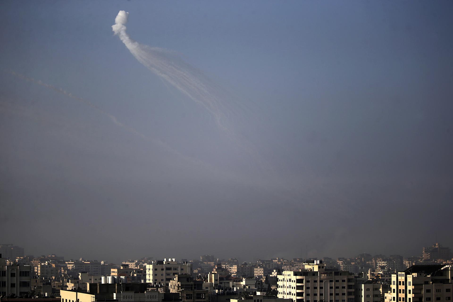 Ascienden a 9,700 los muertos en Gaza por los ataques israelíes, incluidos 4.000 menores
