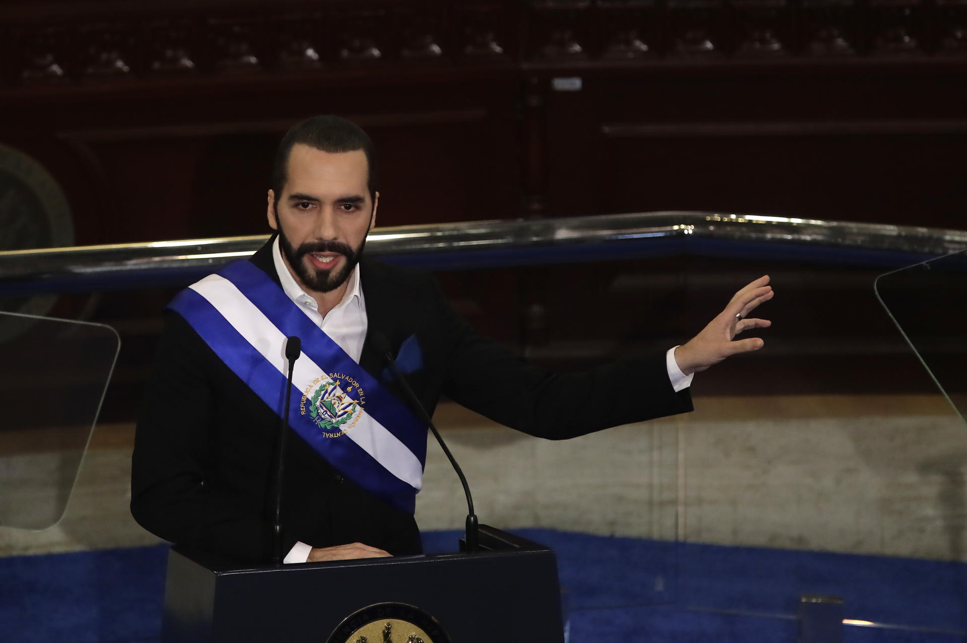 Una encuesta prevé que Nayib Bukele ganaría su reelección en primera vuelta en El Salvador