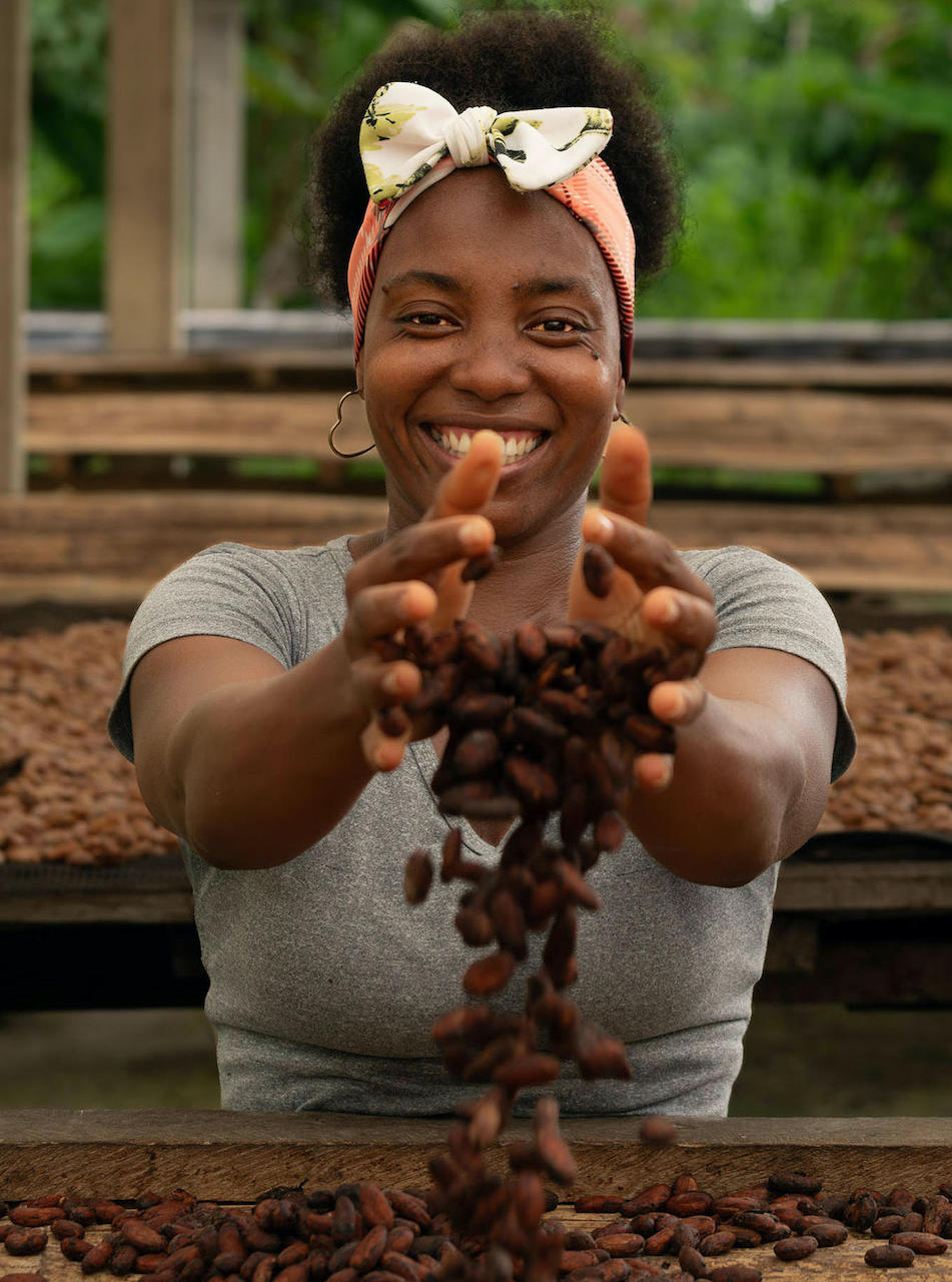 Mujeres del sur de Colombia se unen para cultivar cacao y potenciar su liderazgo femenino