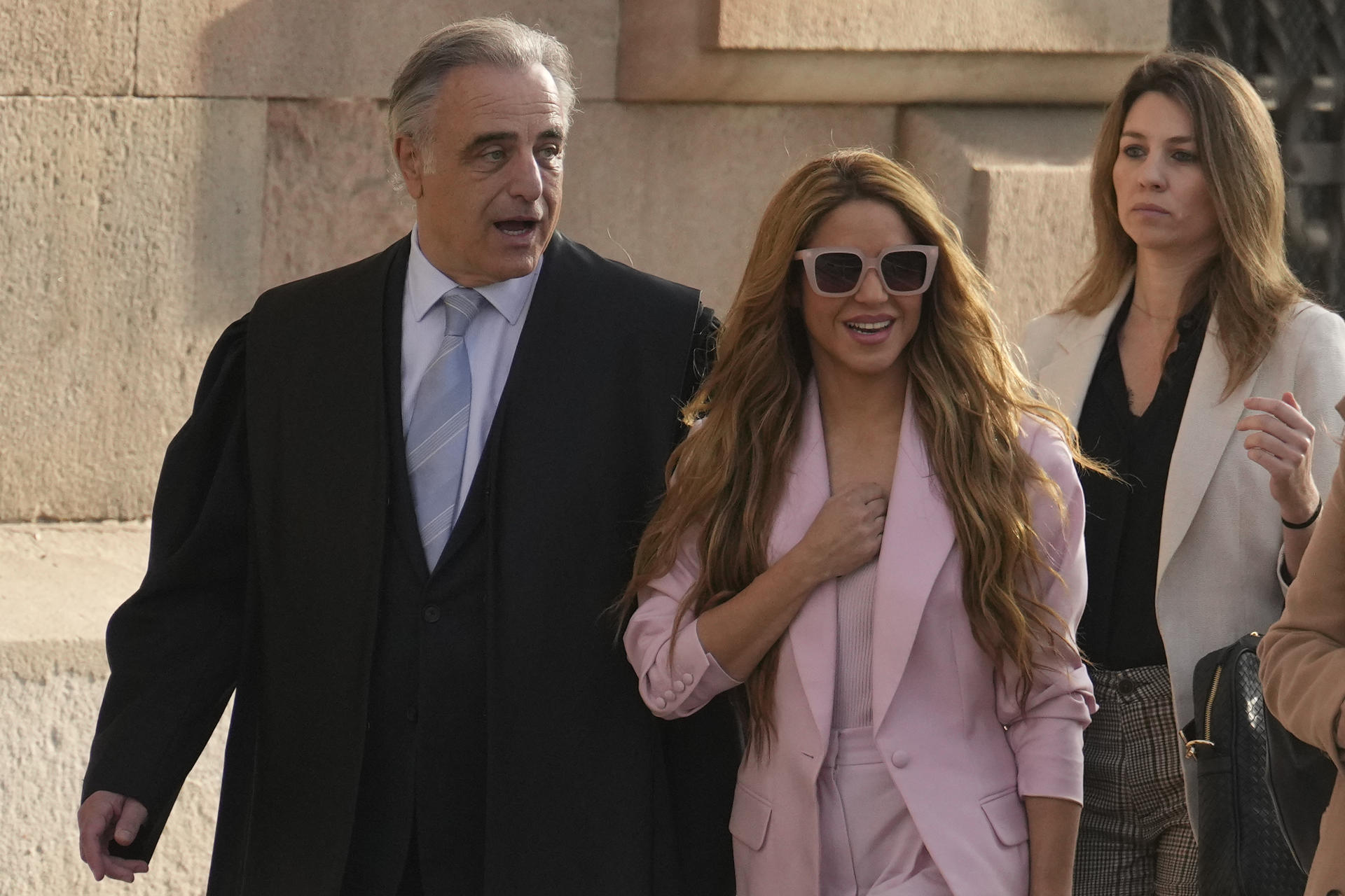 Shakira evitó cárcel en España a cambio de millonaria multa por defraudar al fisco