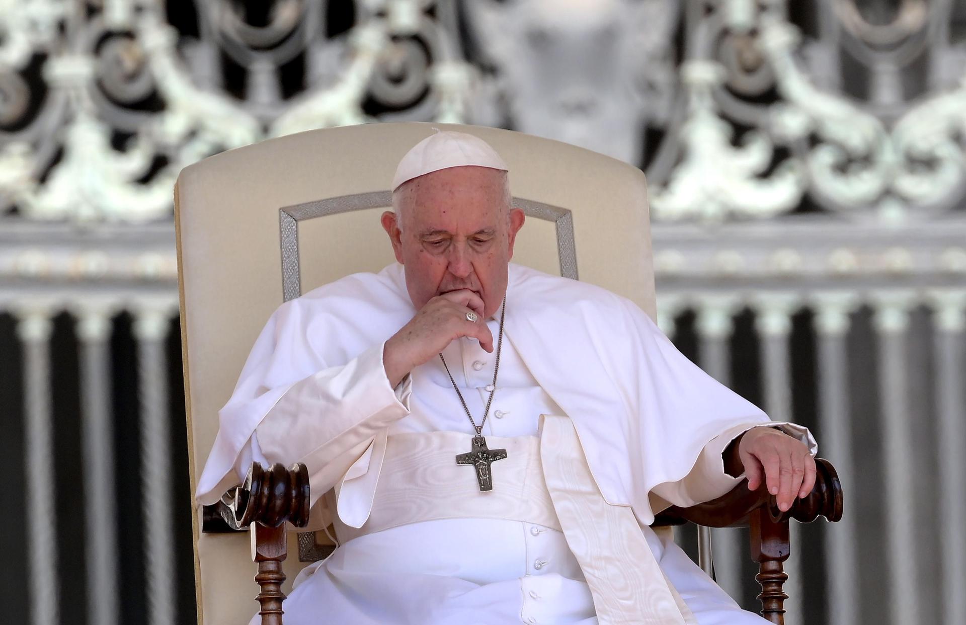 Papa Francisco dijo que tiene una “inflamación pulmonar” y rezó el Ángelus en su casa