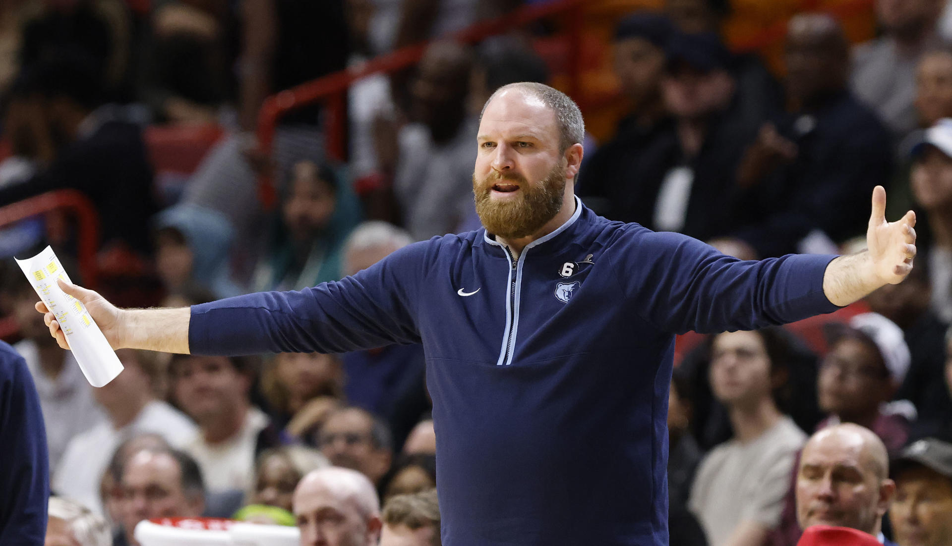 NBA multó con 25.000 dólares al entrenador de Grizzlies por criticar a los árbitros