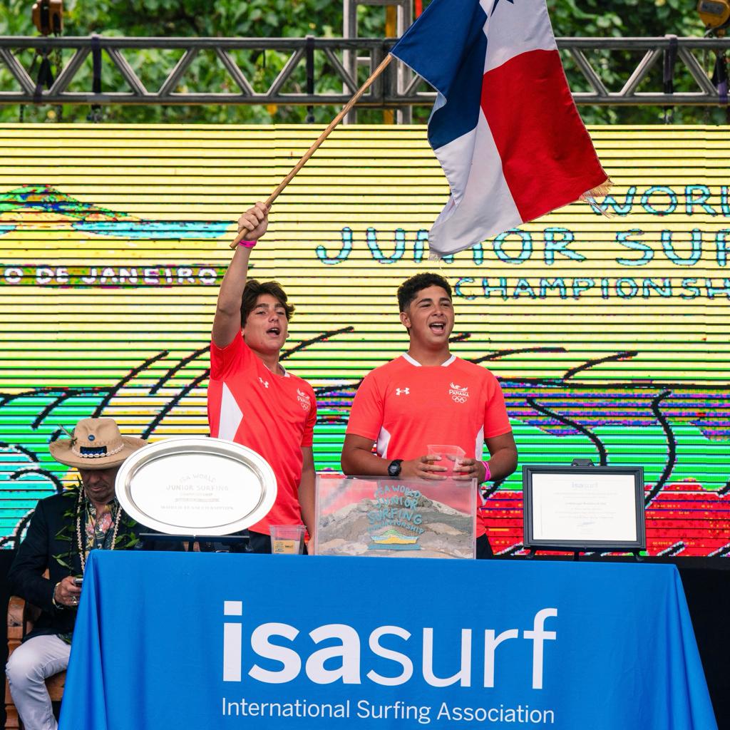 Seis mejores promesas masculinas de Panamá ven acción en el Mundial de Surf