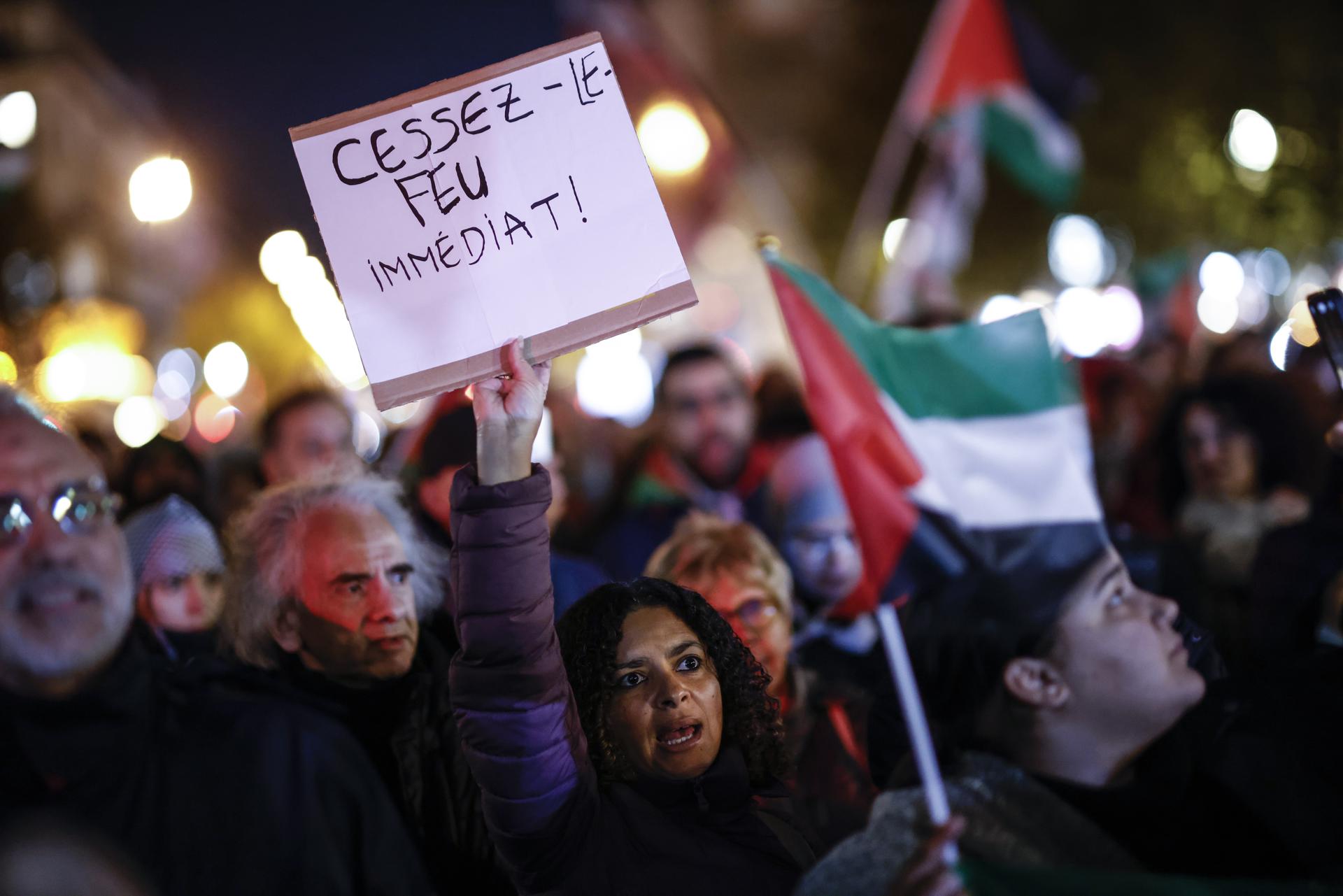 Cientos de manifestantes pidieron en París un alto al fuego y el fin de la "masacre en Gaza"
