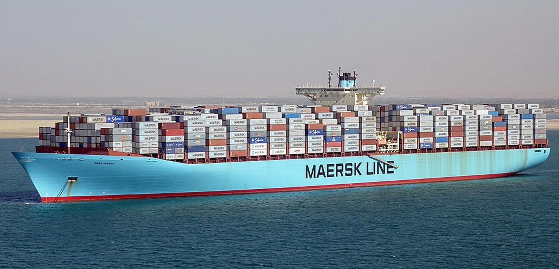 Navieras suspenden navegación por el canal de Suez