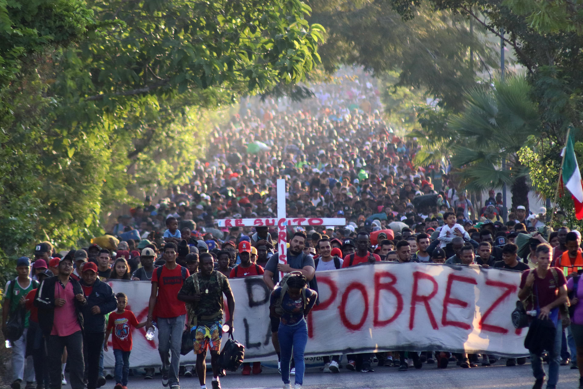 Salen de México más de 10,000 migrantes rumbo a EE.UU.