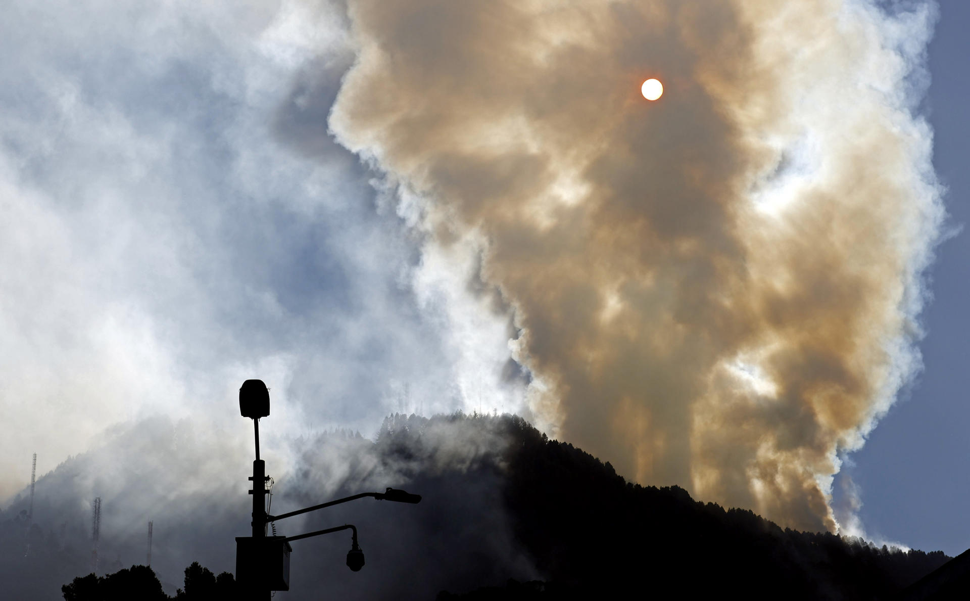 EEUU, Chile, Perú y Canadá responden al llamado de Colombia para apaciguar incendios