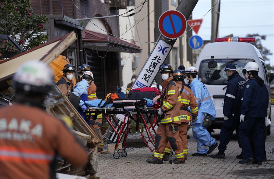 Sube a 94 muertos y más de 200 heridos tras terremoto en Japón